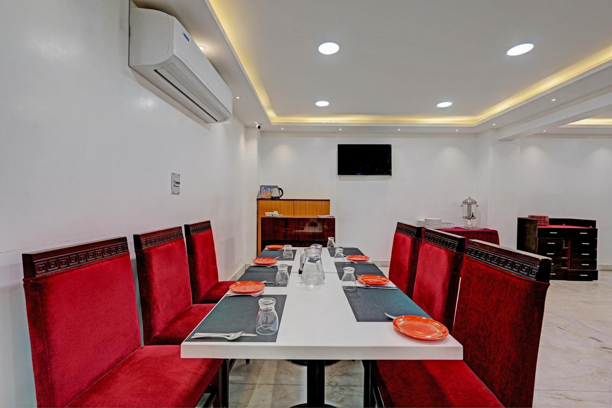 Hotel Grand Tark Plaza Near Delhi Airport 4*